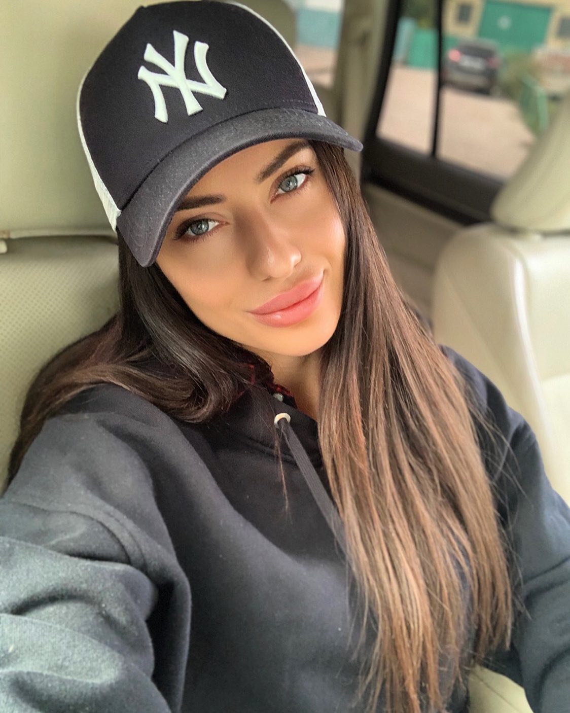 Роскошные фото Софии для эскорта в ОАЭ