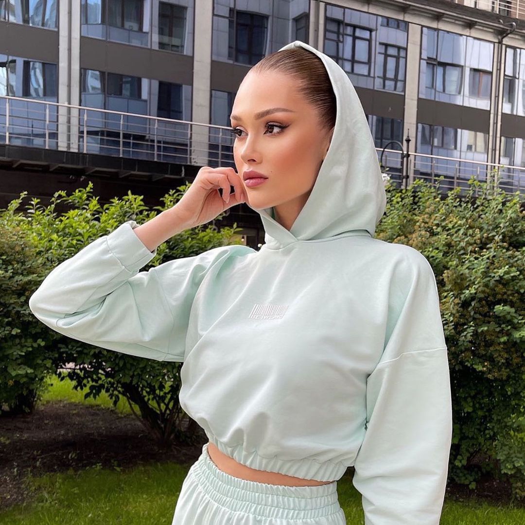 Надя - славянская эскорт модель на яхте в Дубае