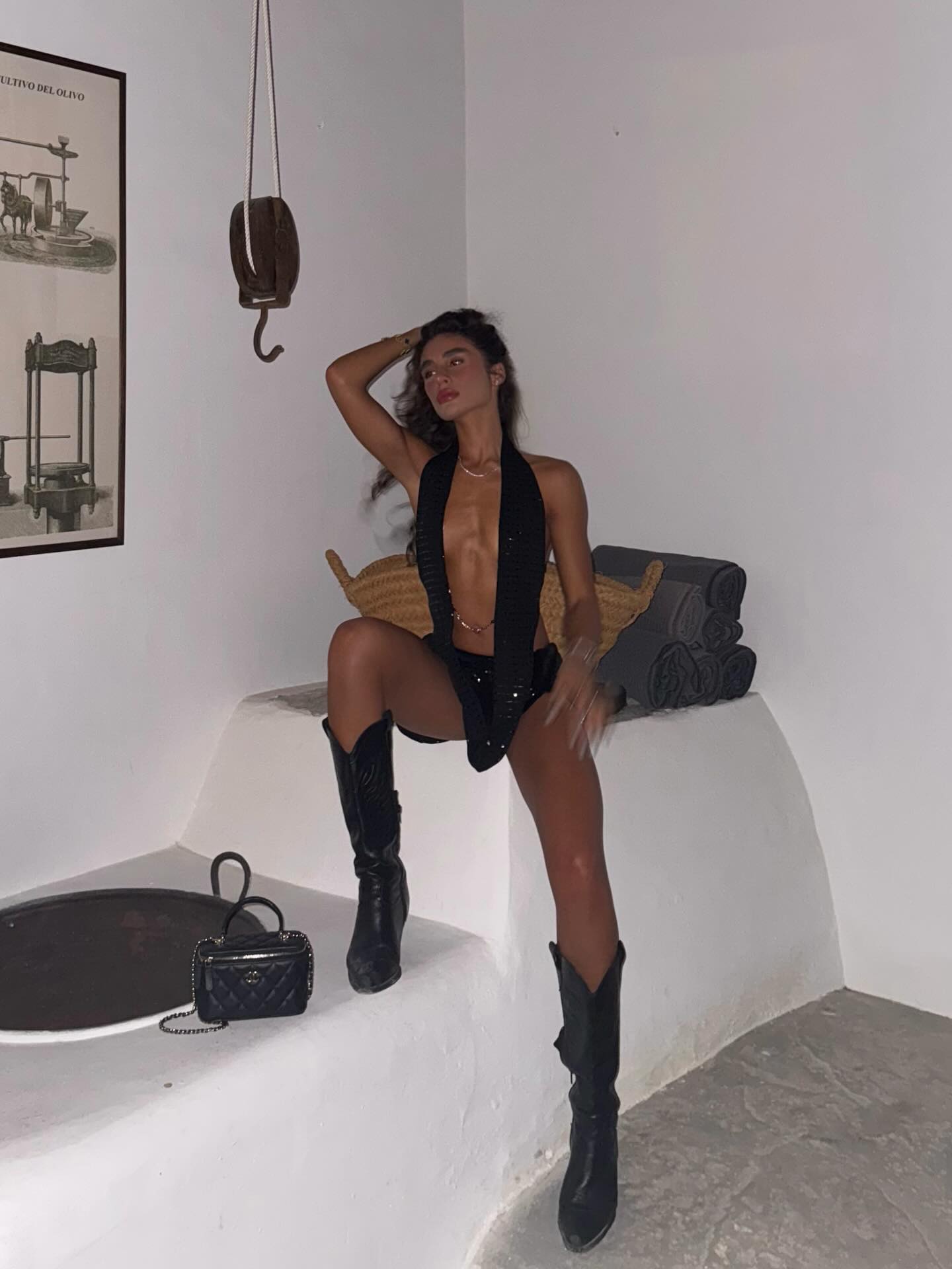 Камилла - элитная эскорт модель из Дубая, роскошная брюнетка